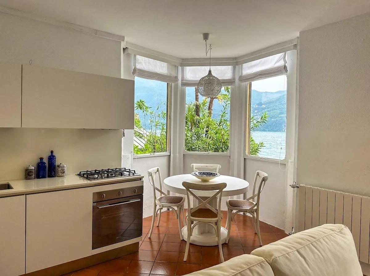 Lakeside Serenity Carate Urio 0*,